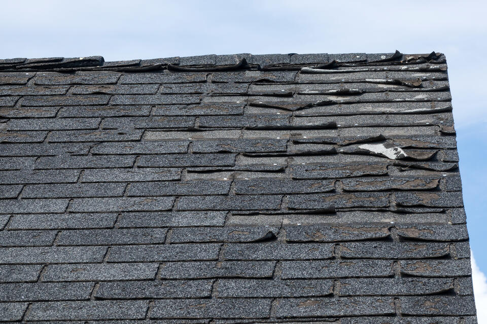 image is showing weekened shingles due to foggy climate in San Francisco